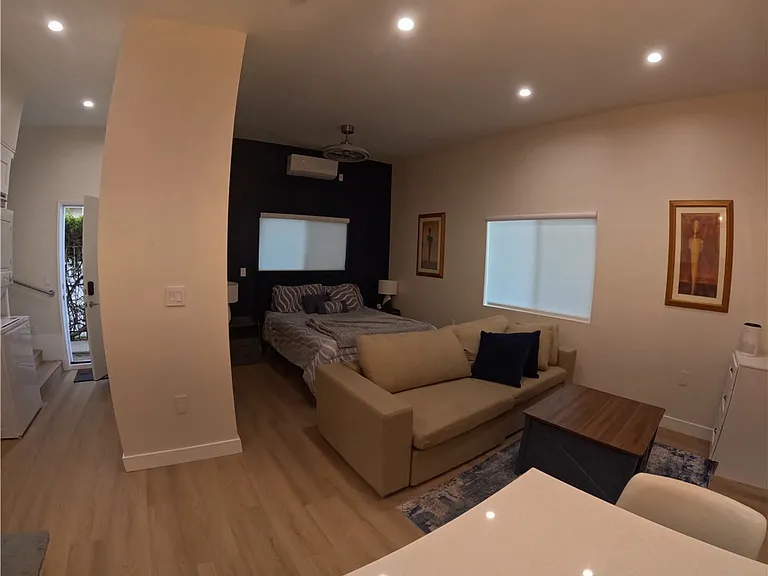 12329 Oxford Ave — Photo 2