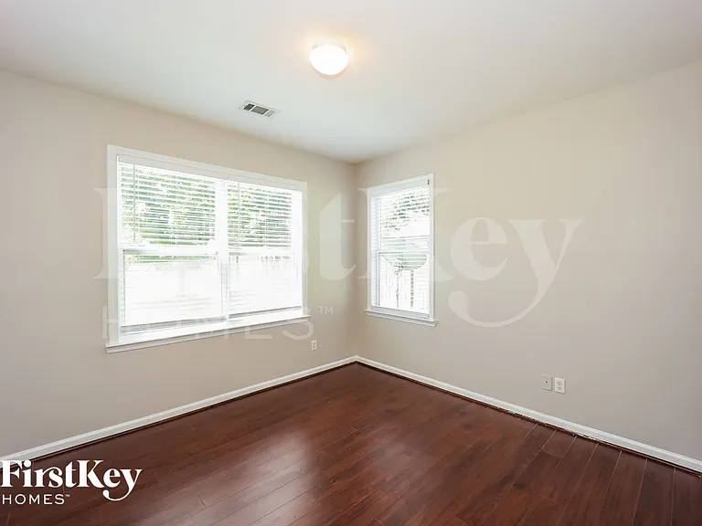 7297 Basalt Dr — Photo 4
