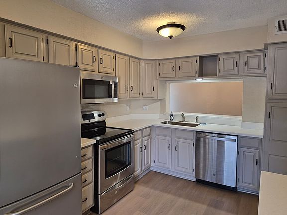 2nd image of 4267 Cuesta Dr #1