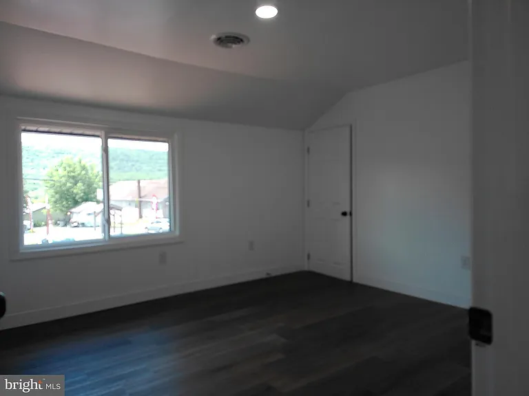 640 E Chestnut St #1 — Photo 4