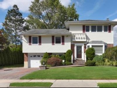 9 Pickwick Dr W, Syosset, NY, 11791