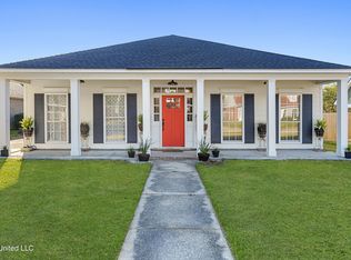 913 Handsboro Pl, Gulfport, MS 39507