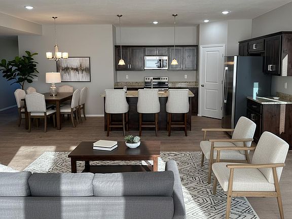 3rd image of 3462 N Ohara Avenue