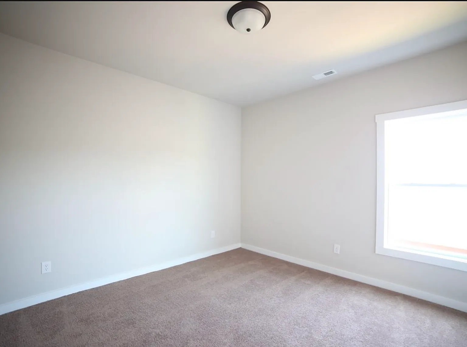 5 bed, 2.5 bath, 2193 sqft, $3,295 — Photo 2