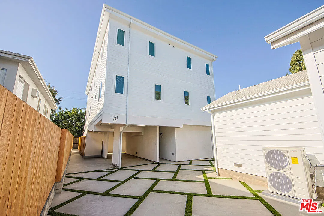 4 bed, 3.0 bath, 1592 sqft, $5,395 — Photo 4