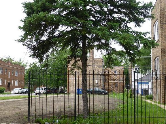 3rd image of 1502 N Lockwood Ave