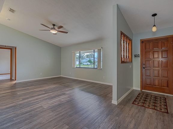 5th image of 1085 Willow Wood Dr