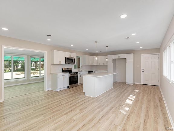 3rd image of 24735 Lathrup Blvd
