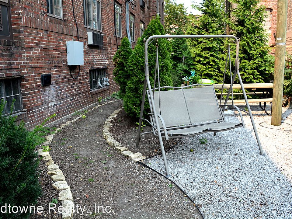 2nd image of 733 W Wayne St #302