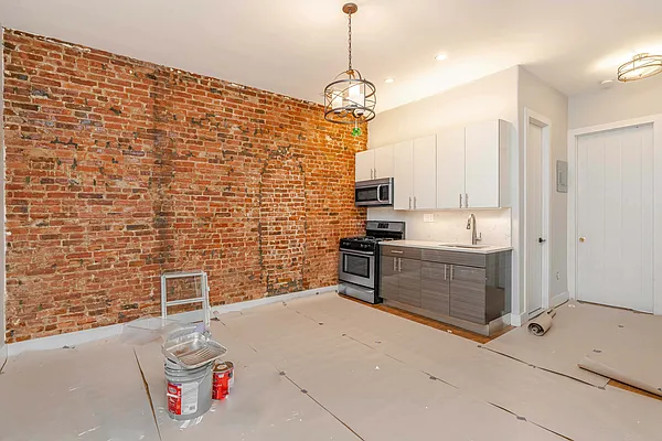 Rented by Friedman Mayer, LREB | media 21