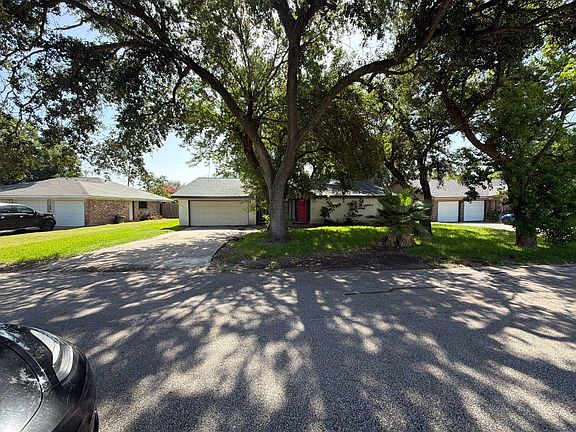2nd image of 3911 Dolphin Ln