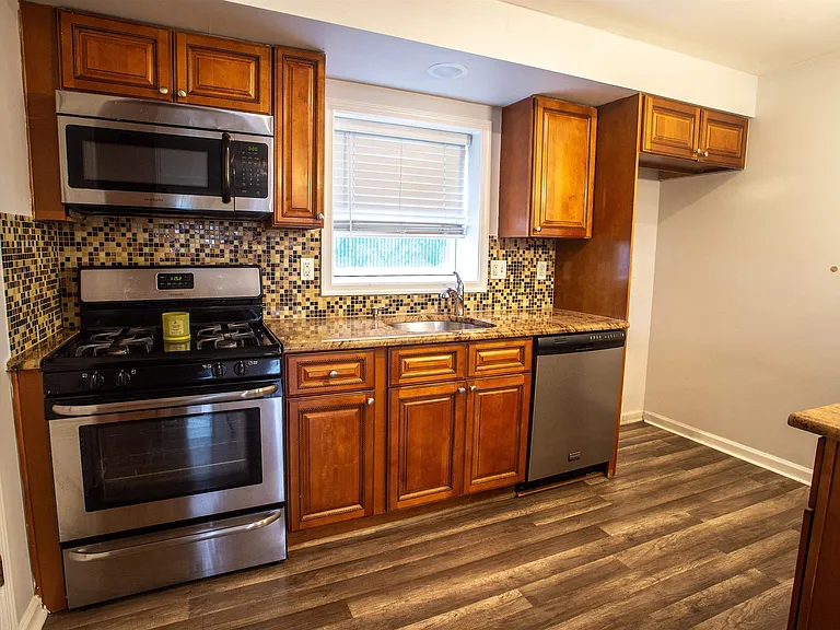 171 Clifford St #1 — Photo 8
