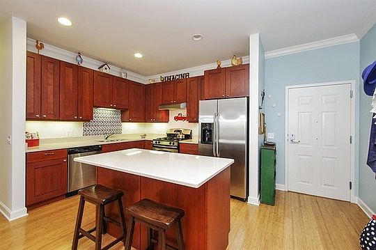 4th image of 2326 W Giddings St APT 402