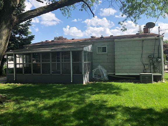 3rd image of 29800 Cambridge St
