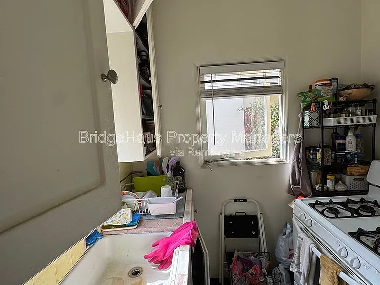 2660 6th Ave — Photo 10