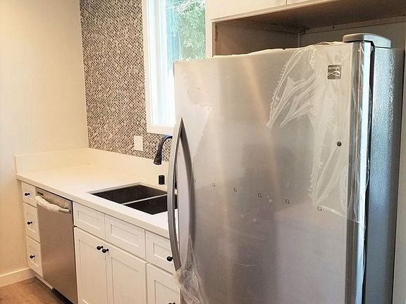 2nd image of 1462 S Shenandoah St APT 3