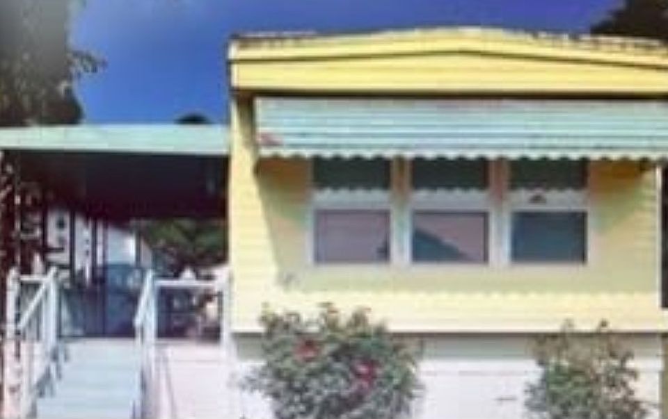 1st image of 621 Barefoot Ln