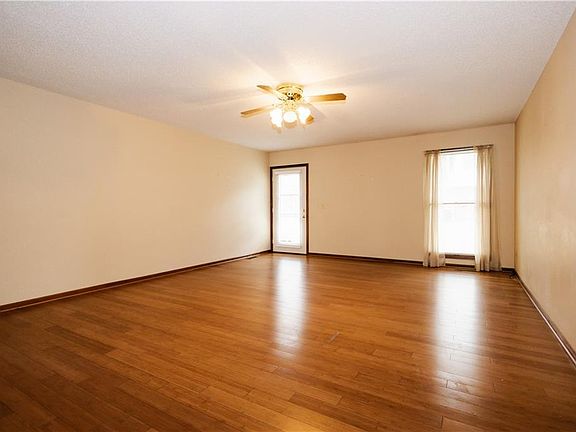4th image of 3902 Eastgate Dr