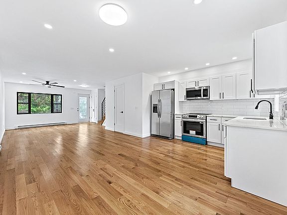 2nd image of 1495 E 15th St Floor 2