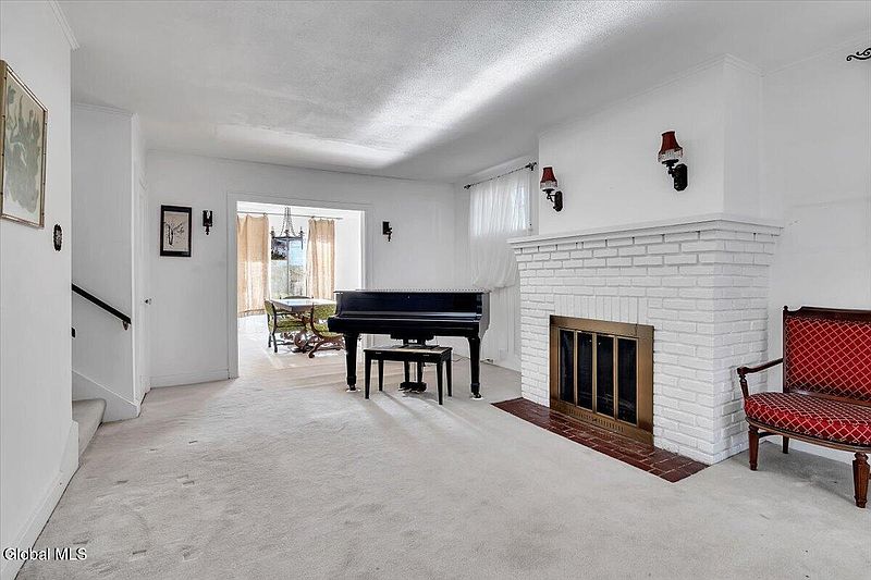 2nd image of 1028 Maryland Avenue