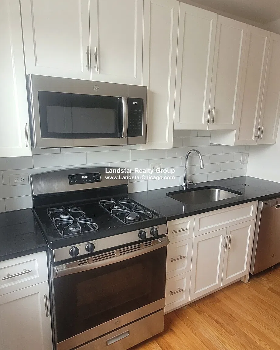 2 bed, 1.0 bath, 1050 sqft, $1,950 — Photo 1