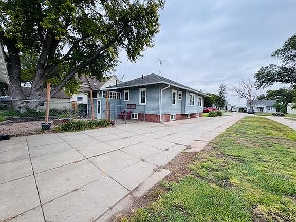 4th image of 809 Ogden St