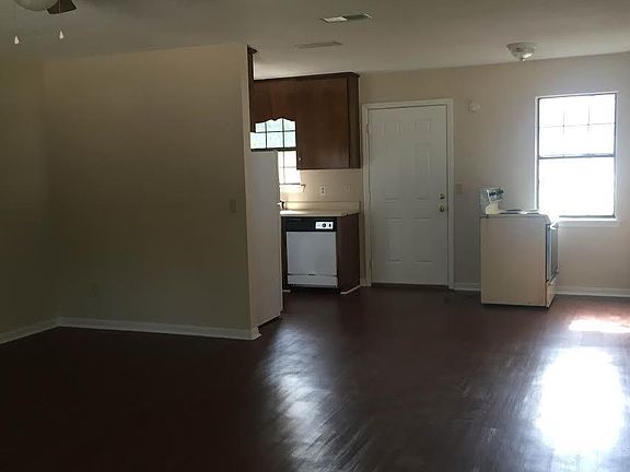 3rd image of 602 Little John Ct