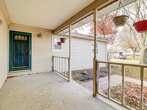 2nd image of 905 Wiker Dr