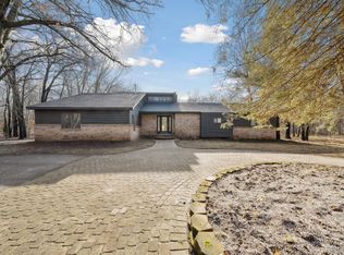 8270 McClements Rd, Brighton, MI 48114