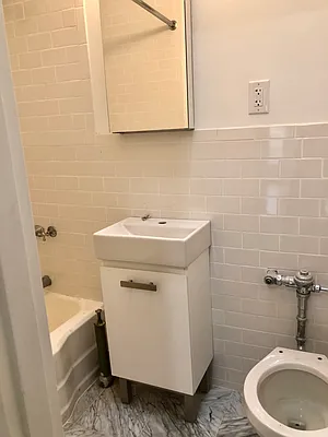 Rented by SP Brokerage Inc | media 18