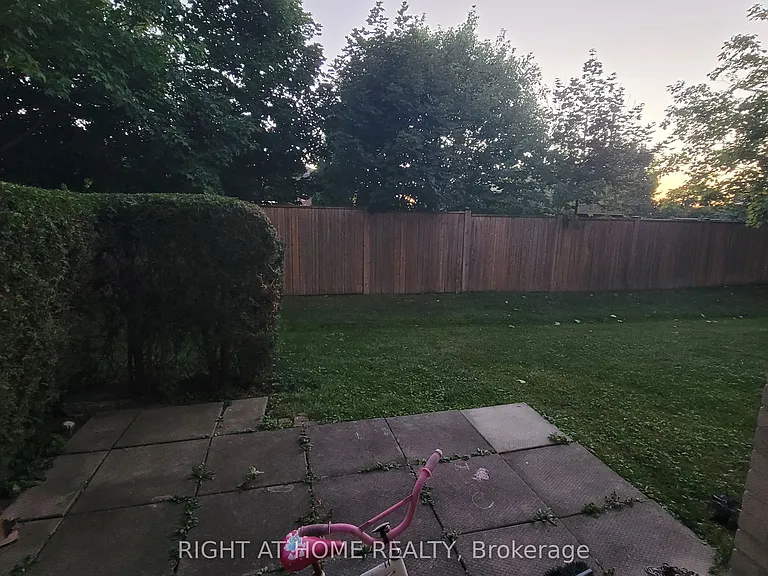 733 Deveron Cres #108 — Photo 8