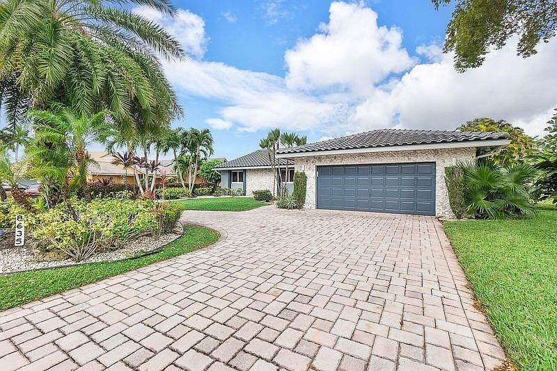 1st image of 8635 Banyan Court