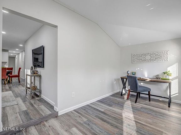 4th image of 4433 PUTNAM Avenue