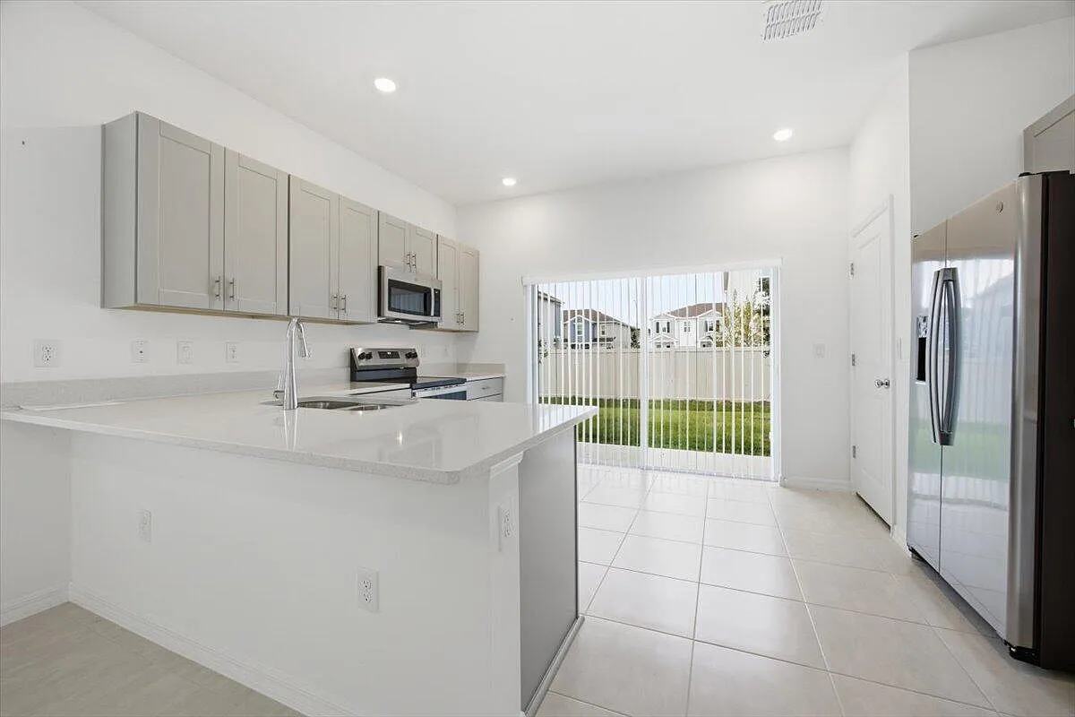 2 bed, 2.5 bath, 1205 sqft, $1,700 — Photo 4
