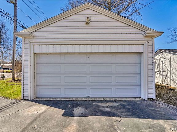 4th image of 4998 Lake Shore Rd