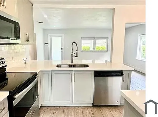 3 bed, 1035 sqft, $3,600 — Photo 1