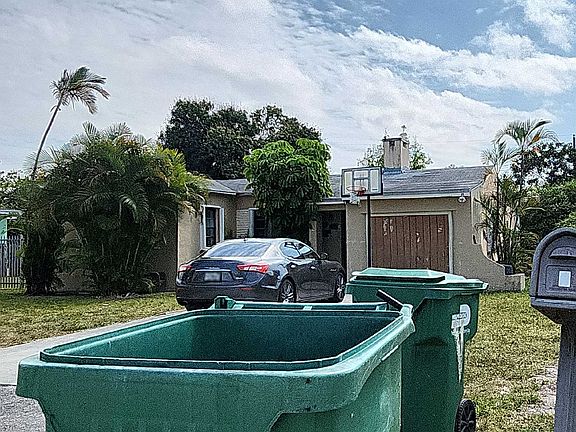 4th image of 478 N 153rd St