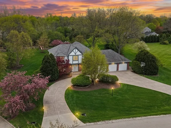 1525 Saratoga Ct, Libertyville, IL 60048