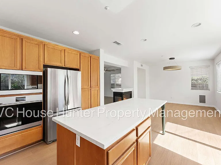 708 Entrada Dr — Photo 18