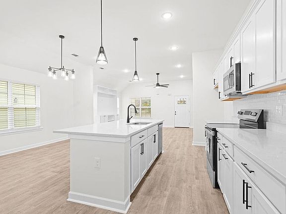 4th image of 352 Gaston Ave