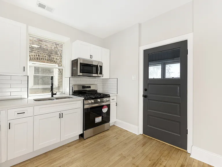 4819 W Barry Ave #2 — Photo 10