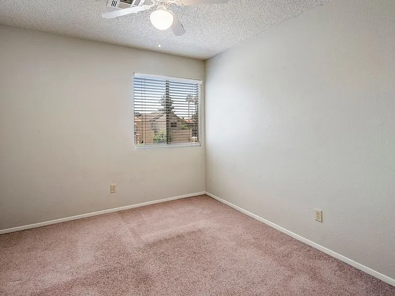 1113 W Highland St — Photo 21