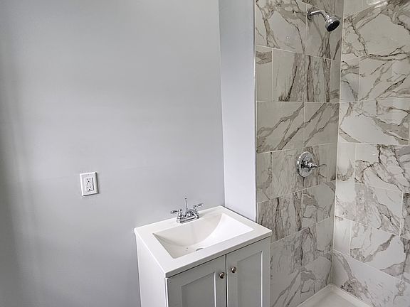 3rd image of 169 Johnson Ave #2-2-A2