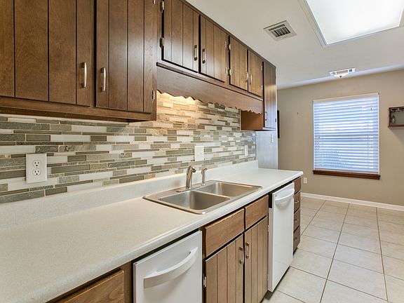 3rd image of 2827 Blair Stone Ct