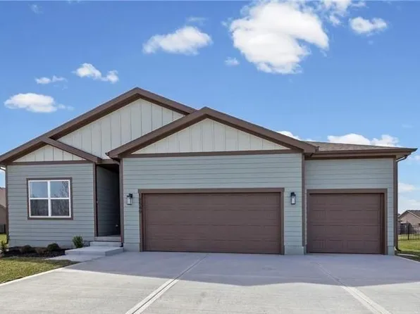 18549 W 193rd St, Spring Hill, KS 66083
