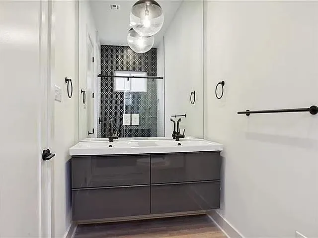 957 Saint Mary St — Photo 11