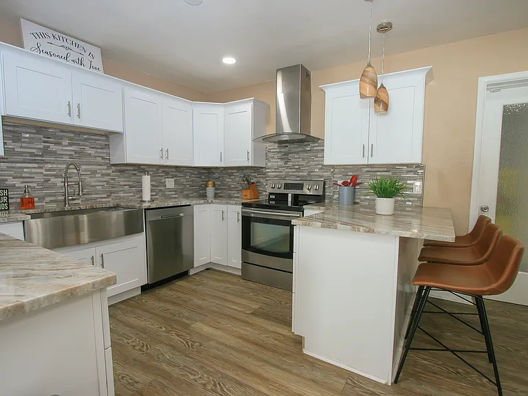 55 Velma Dr W — Photo 8