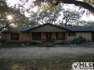 107 Live Oak Dr, Pleasanton, TX 78064