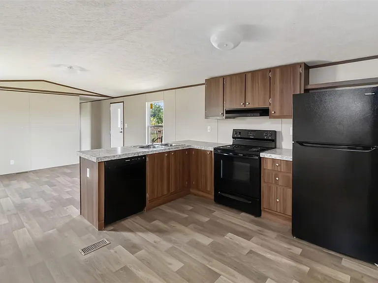 5670 E Highway 290 — Photo 7