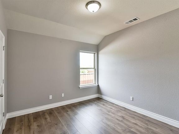 5th image of 326 Rock Glen St